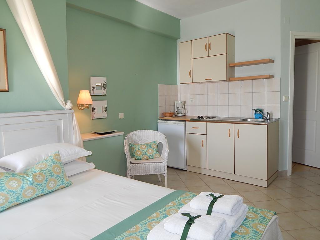 Palmina Mare Villa And Studios Paralia Vrachou Exterior photo